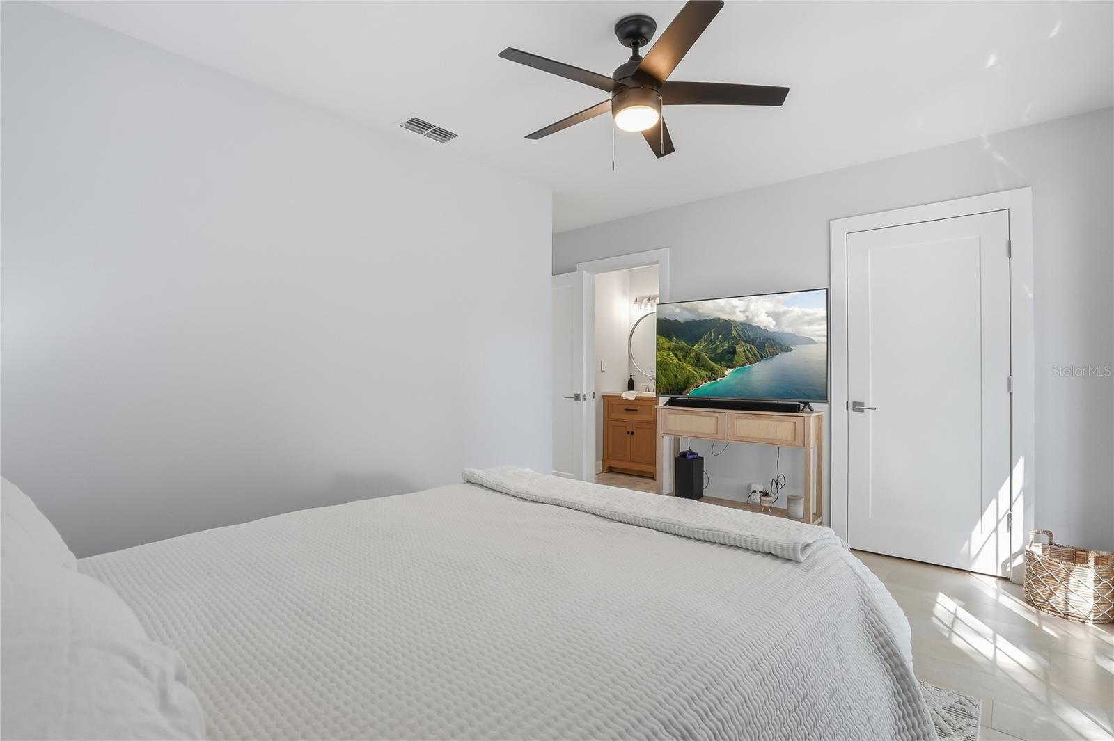 4043 SHORE ACRES BLVD NE, ST PETERSBURG, FL, 33703