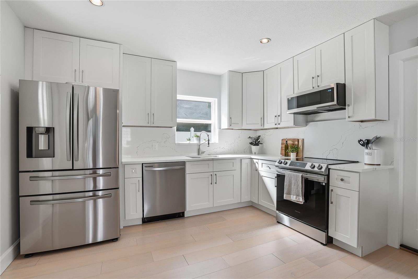 4043 SHORE ACRES BLVD NE, ST PETERSBURG, FL, 33703