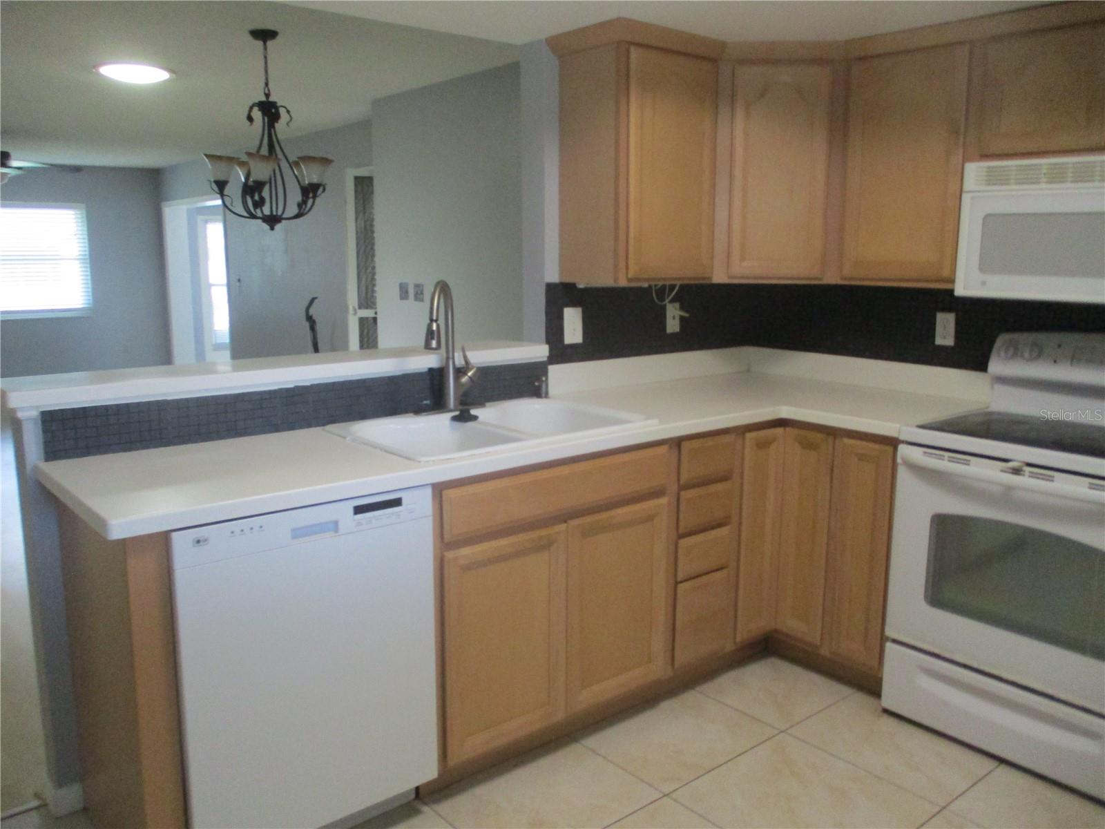 2124 HAILSTONE CIR, SUN CITY CENTER, FL, 33573