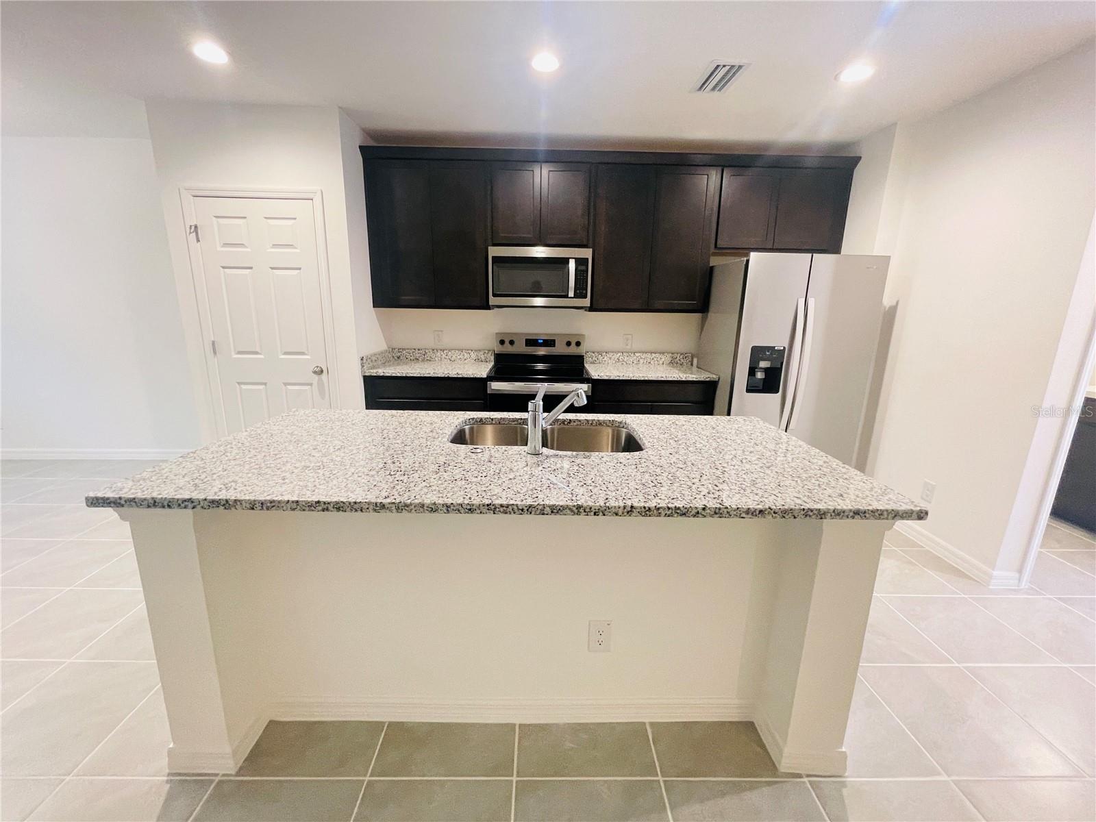 180 GLASS ONION DR, HOWEY IN THE HILLS, FL, 34737