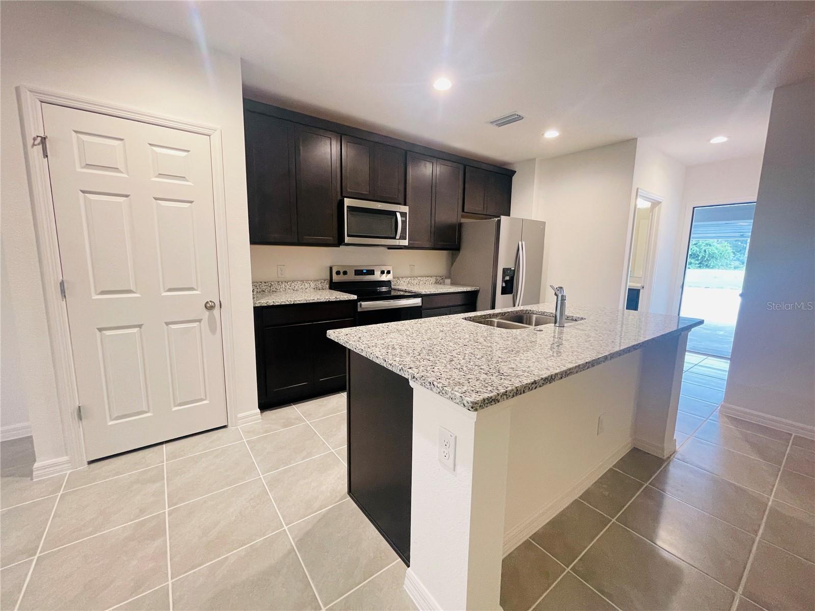 180 GLASS ONION DR, HOWEY IN THE HILLS, FL, 34737