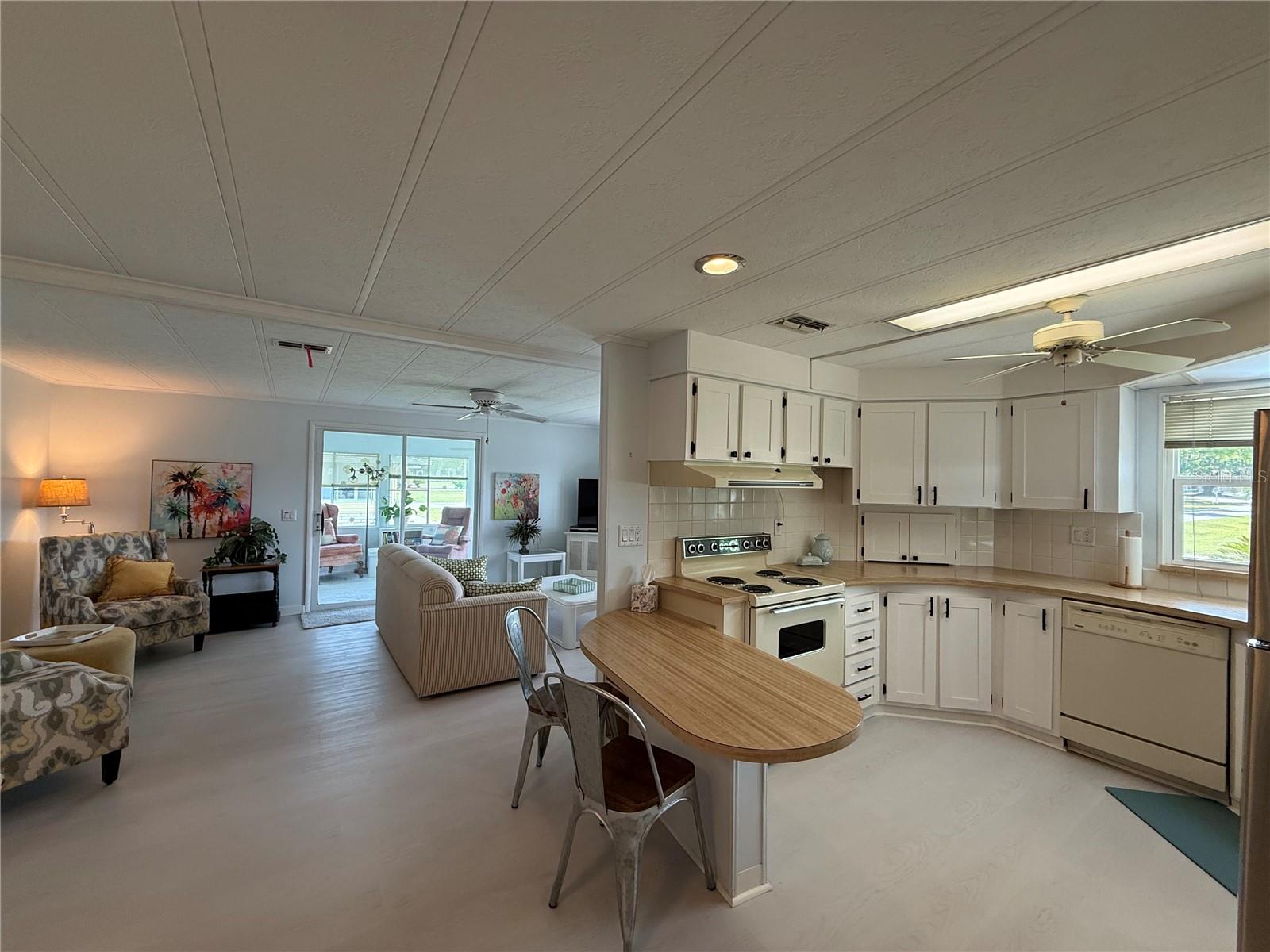 11 N BOBWHITE RD, WILDWOOD, FL, 34785