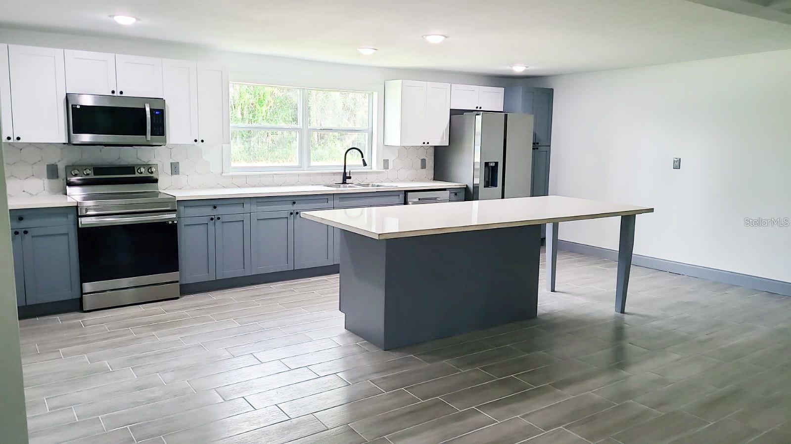 205 E CORNELL ST, AVON PARK, FL, 33825