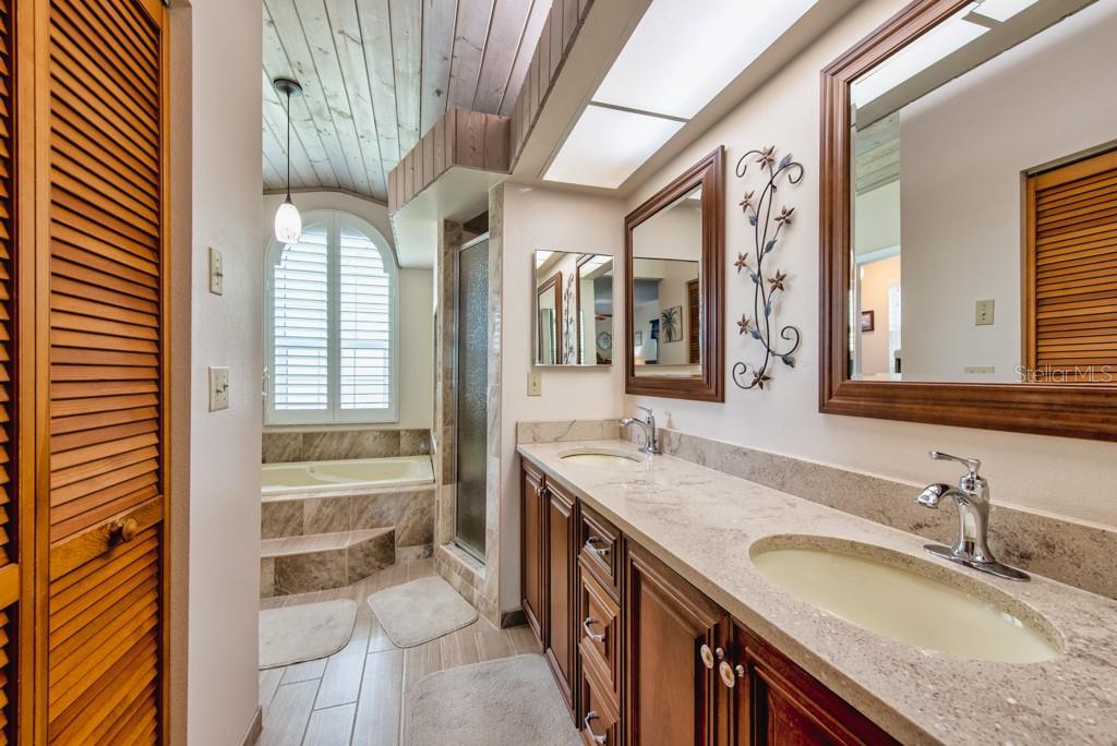 2911 LAHLOR LN, PALM HARBOR, FL, 34684