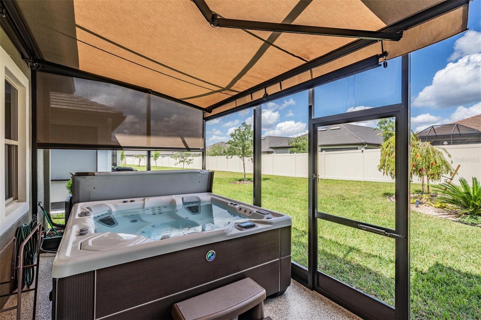 Hot Springs Spa for 5 people! Retractable awning!