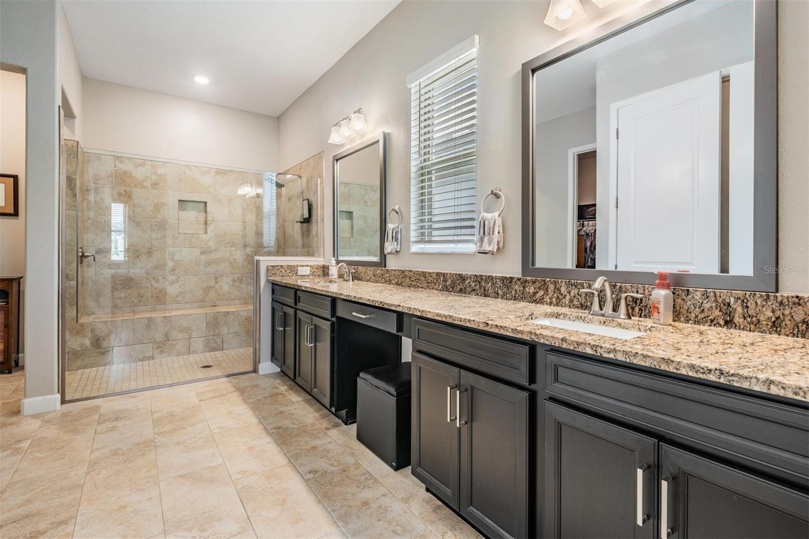 Large Primary en-suite bath