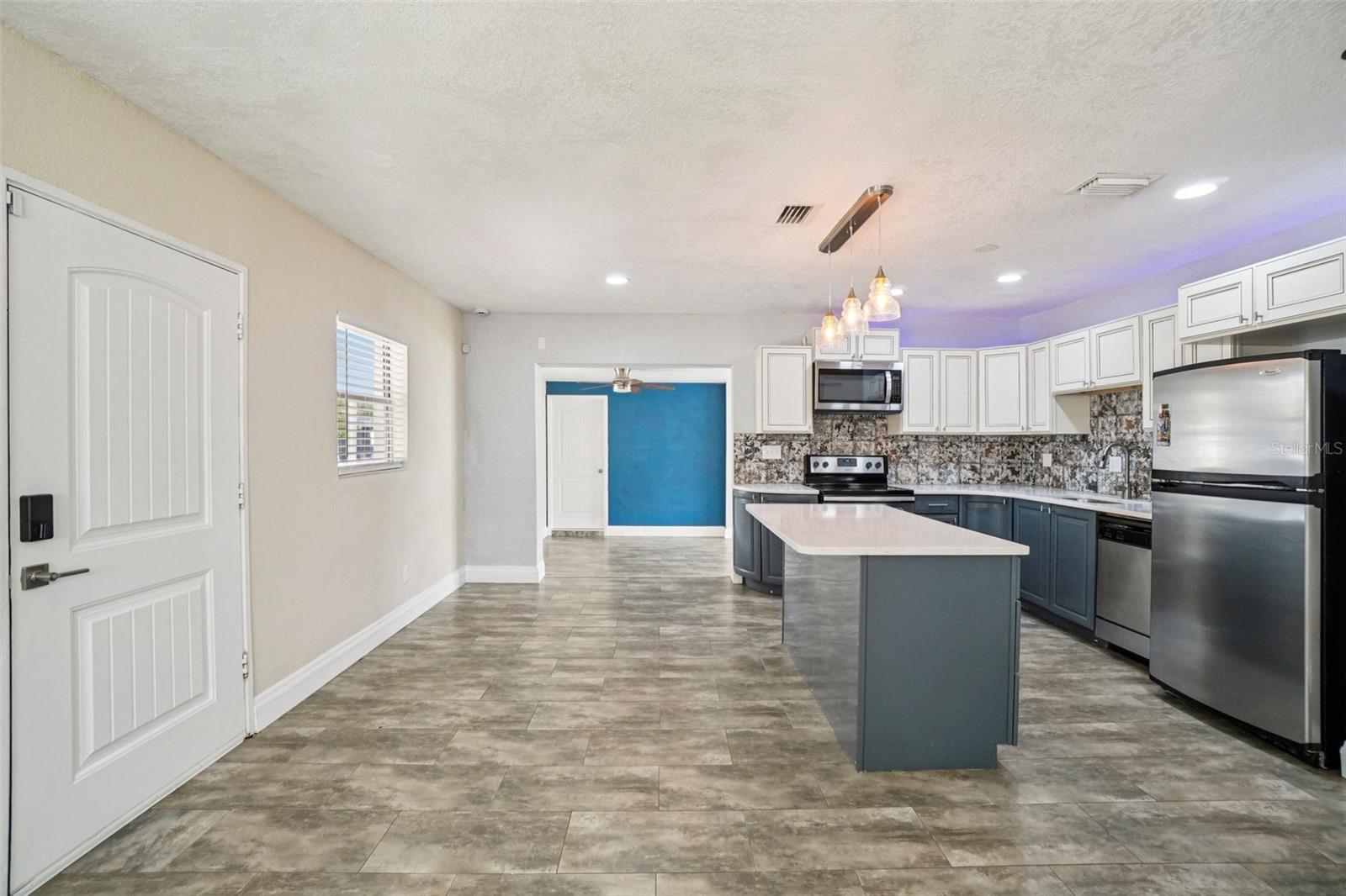 541 FIREFLY LN, APOLLO BEACH, FL, 33572