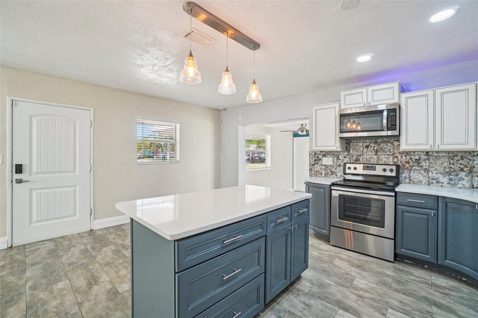 541 FIREFLY LN, APOLLO BEACH, FL, 33572