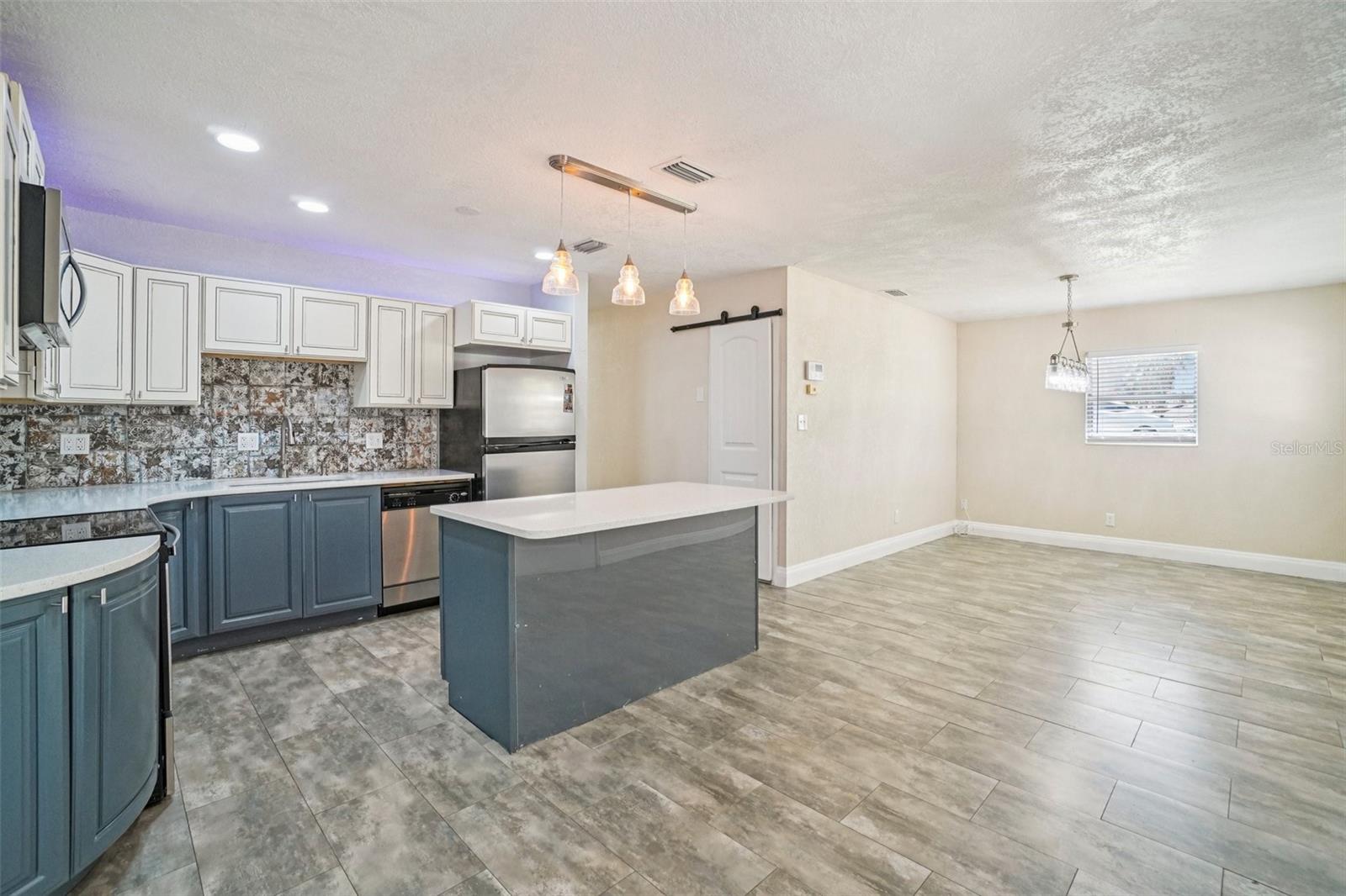 541 FIREFLY LN, APOLLO BEACH, FL, 33572