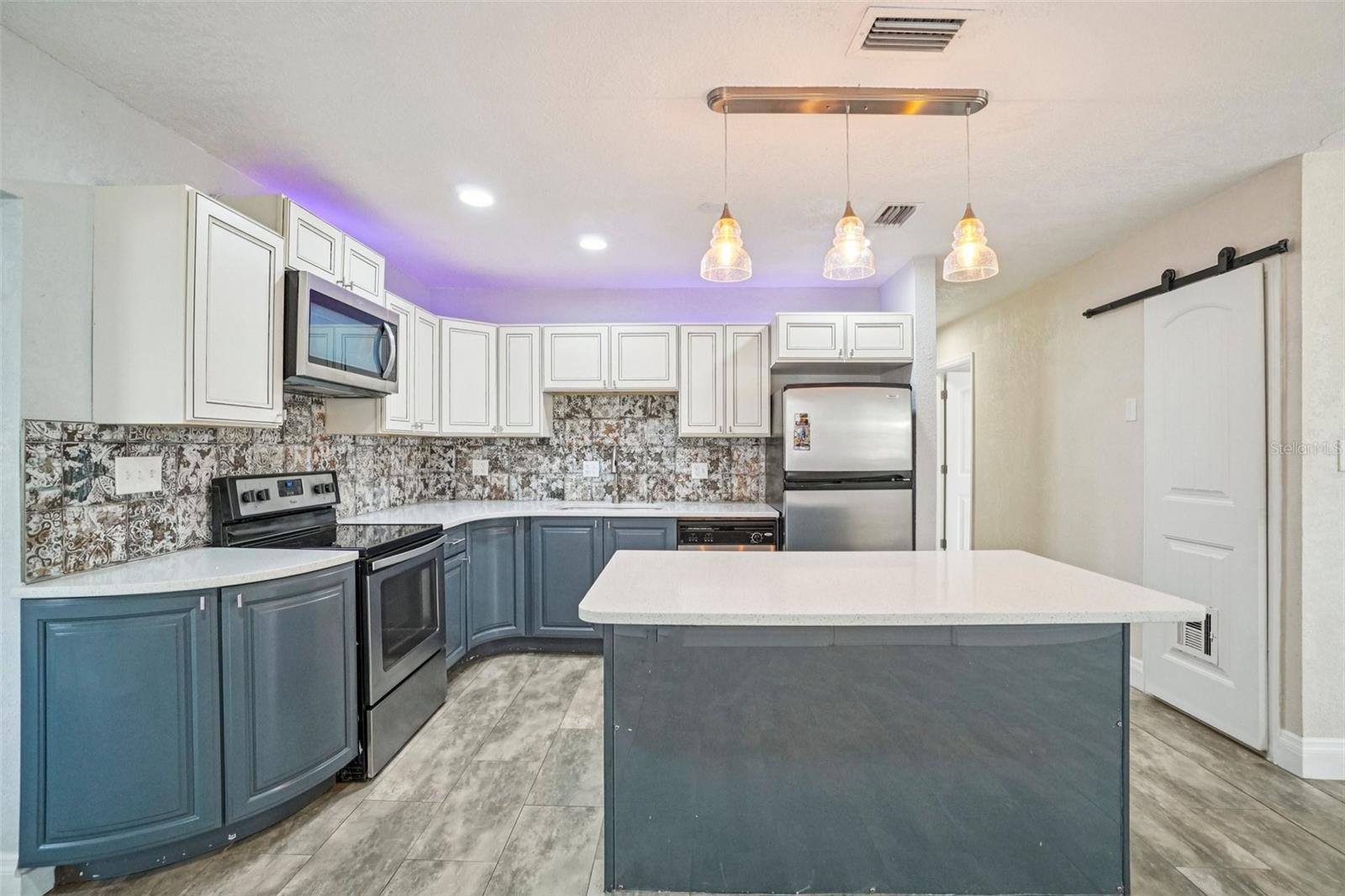 541 FIREFLY LN, APOLLO BEACH, FL, 33572