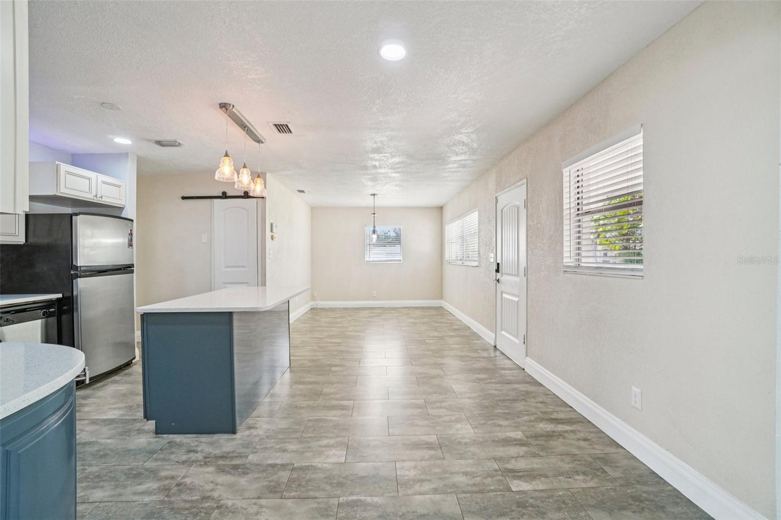 541 FIREFLY LN, APOLLO BEACH, FL, 33572