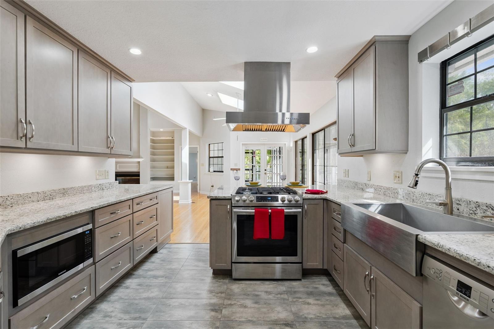 156 BIG OAK BND, CHULUOTA, FL, 32766