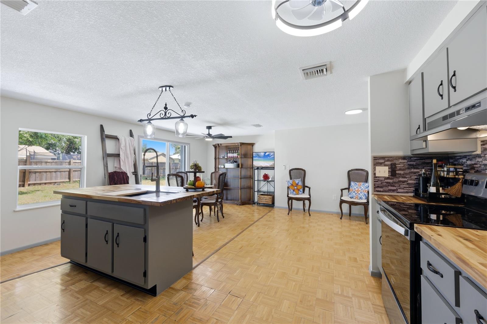21298 MIDWAY BLVD, PORT CHARLOTTE, FL, 33952