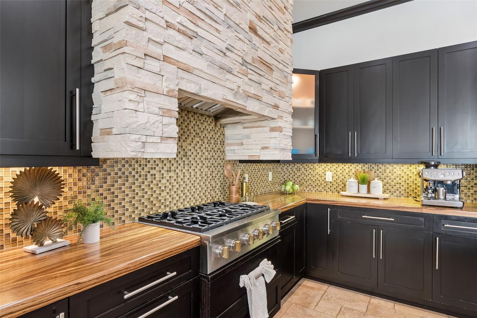 108 BAYSIDE DR, CLEARWATER BEACH, FL, 33767