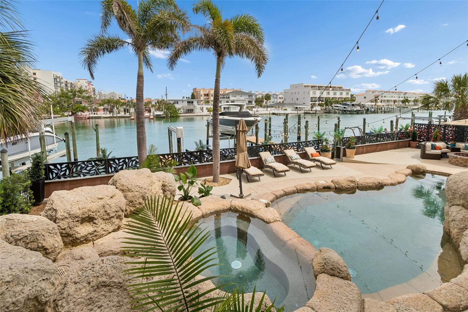 108 BAYSIDE DR, CLEARWATER BEACH, FL, 33767