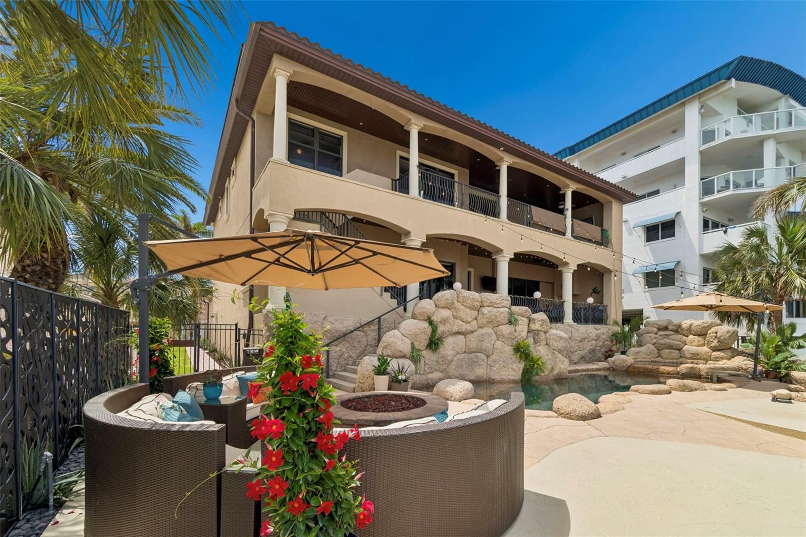 108 BAYSIDE DR, CLEARWATER BEACH, FL, 33767