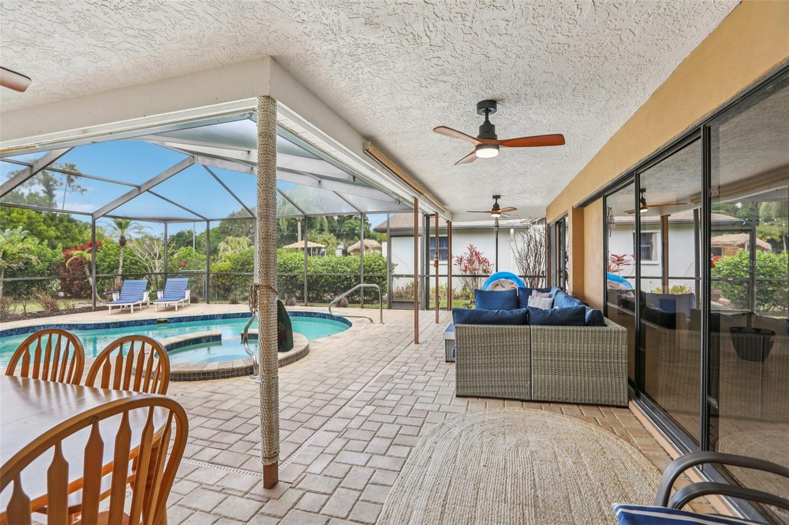 5916 OAKHURST DR, SEMINOLE, FL, 33772