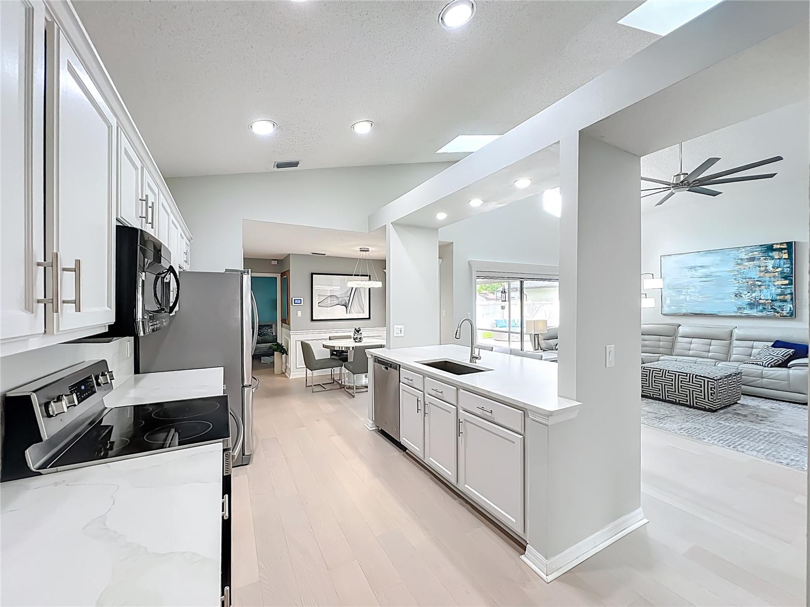 200 COLONIAL LN, LONGWOOD, FL, 32750