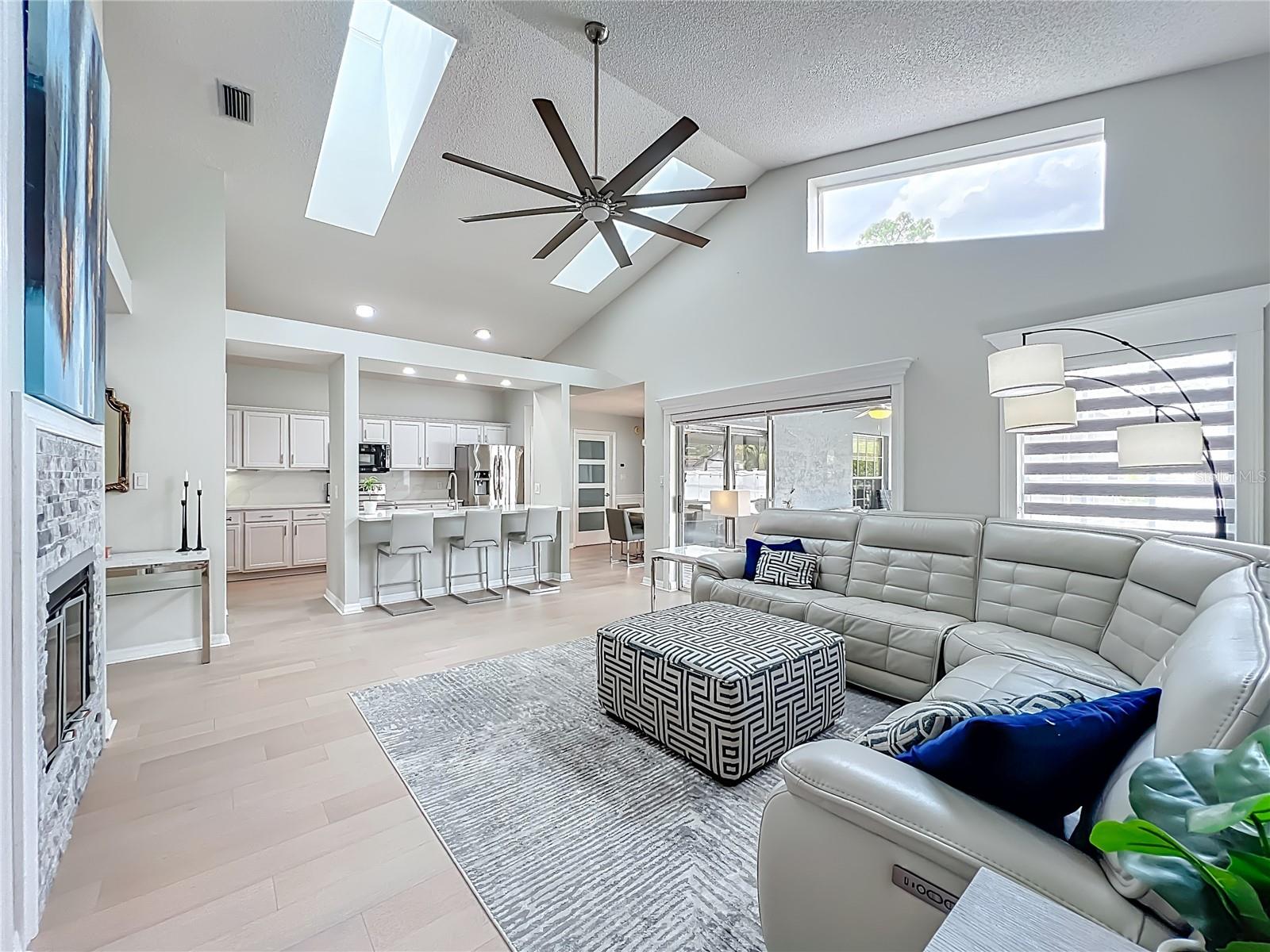 200 COLONIAL LN, LONGWOOD, FL, 32750