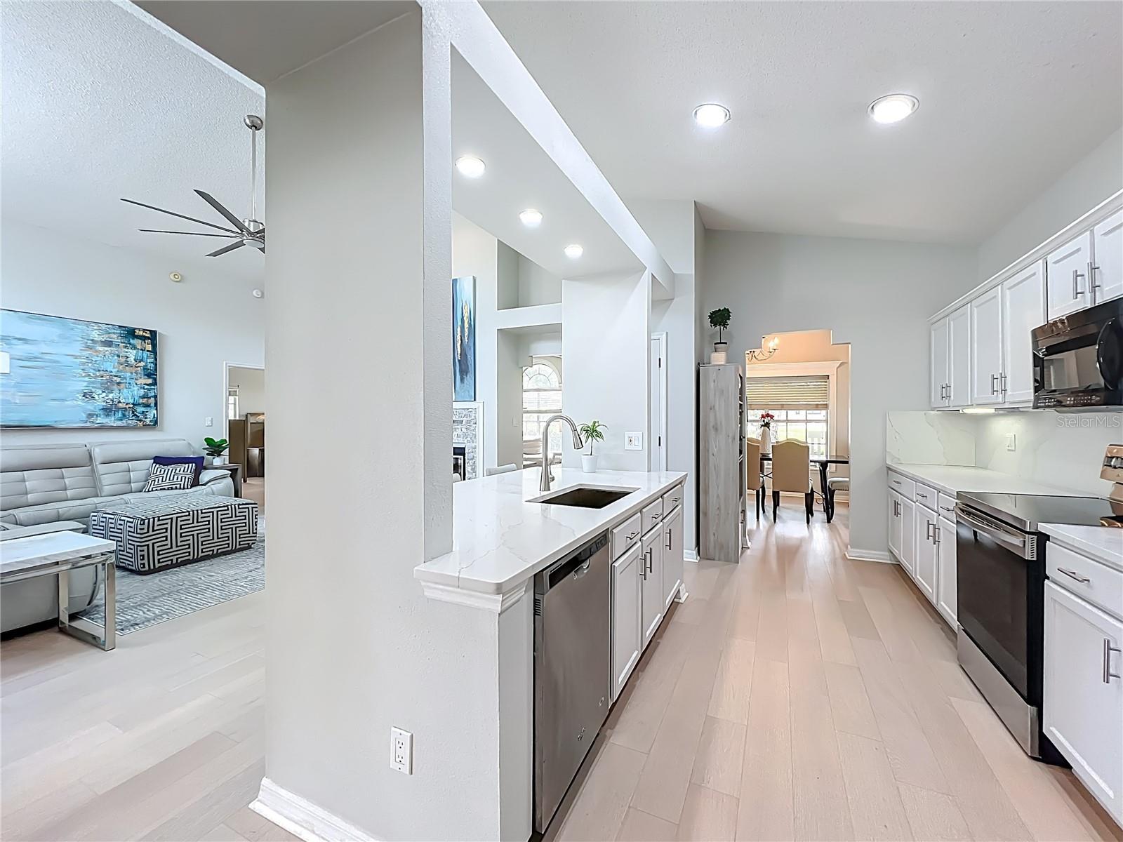 200 COLONIAL LN, LONGWOOD, FL, 32750