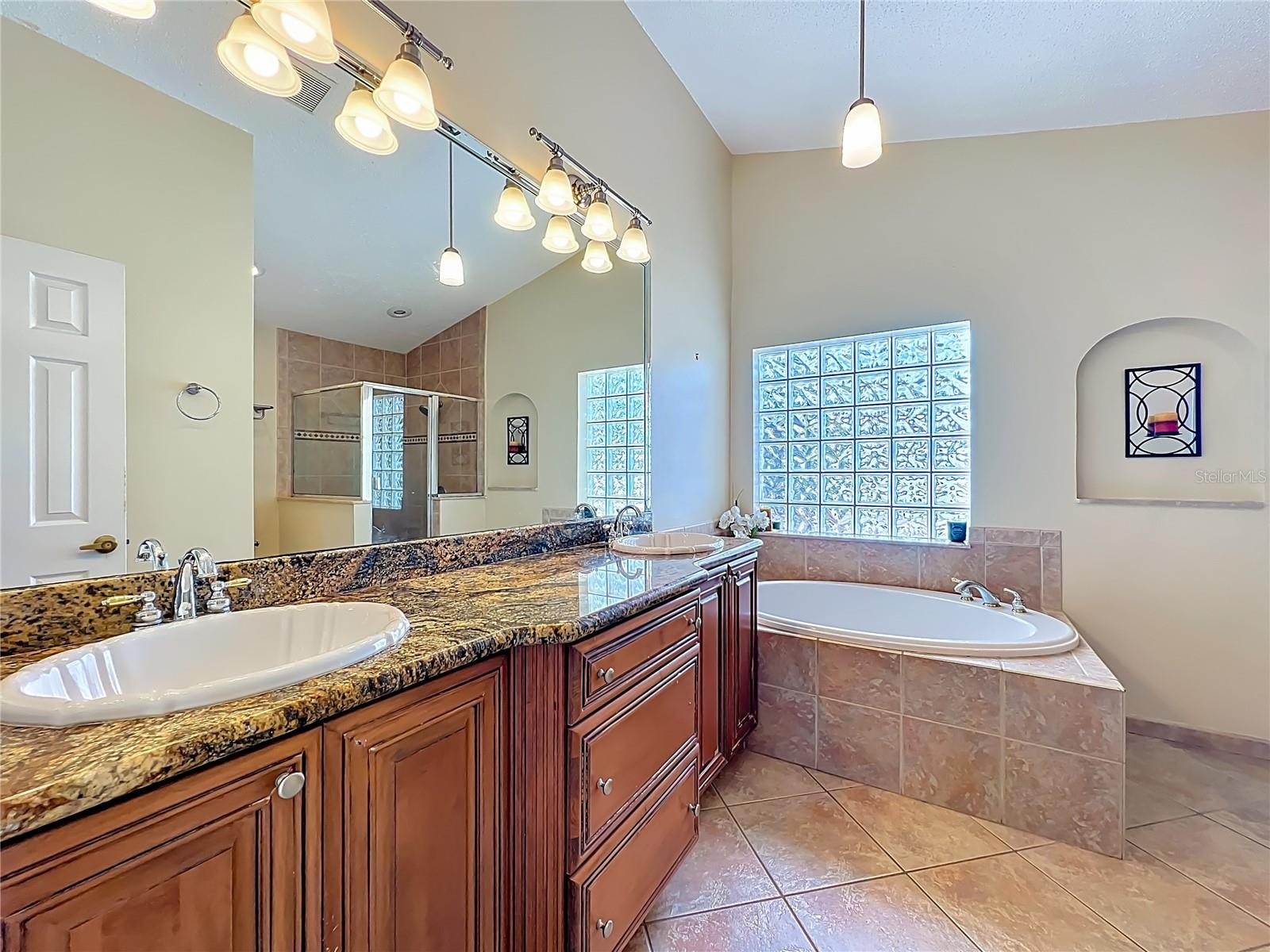 200 COLONIAL LN, LONGWOOD, FL, 32750