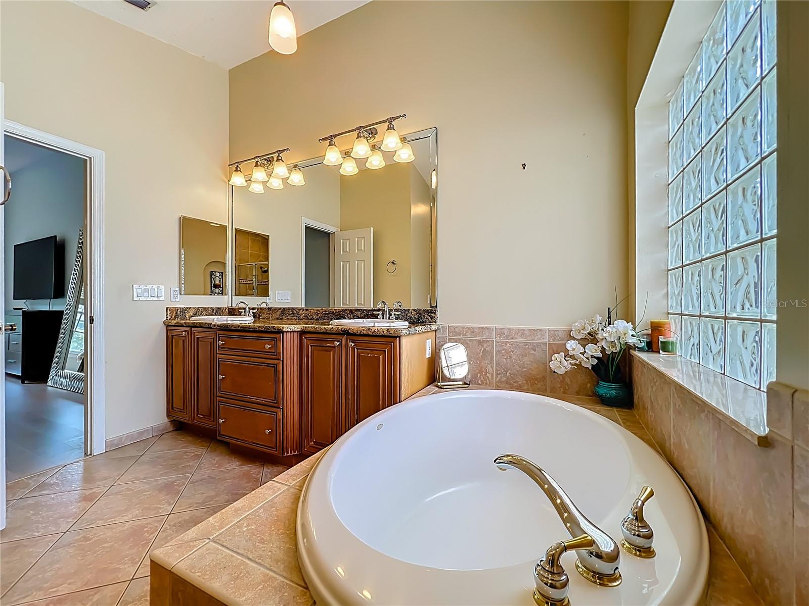 200 COLONIAL LN, LONGWOOD, FL, 32750