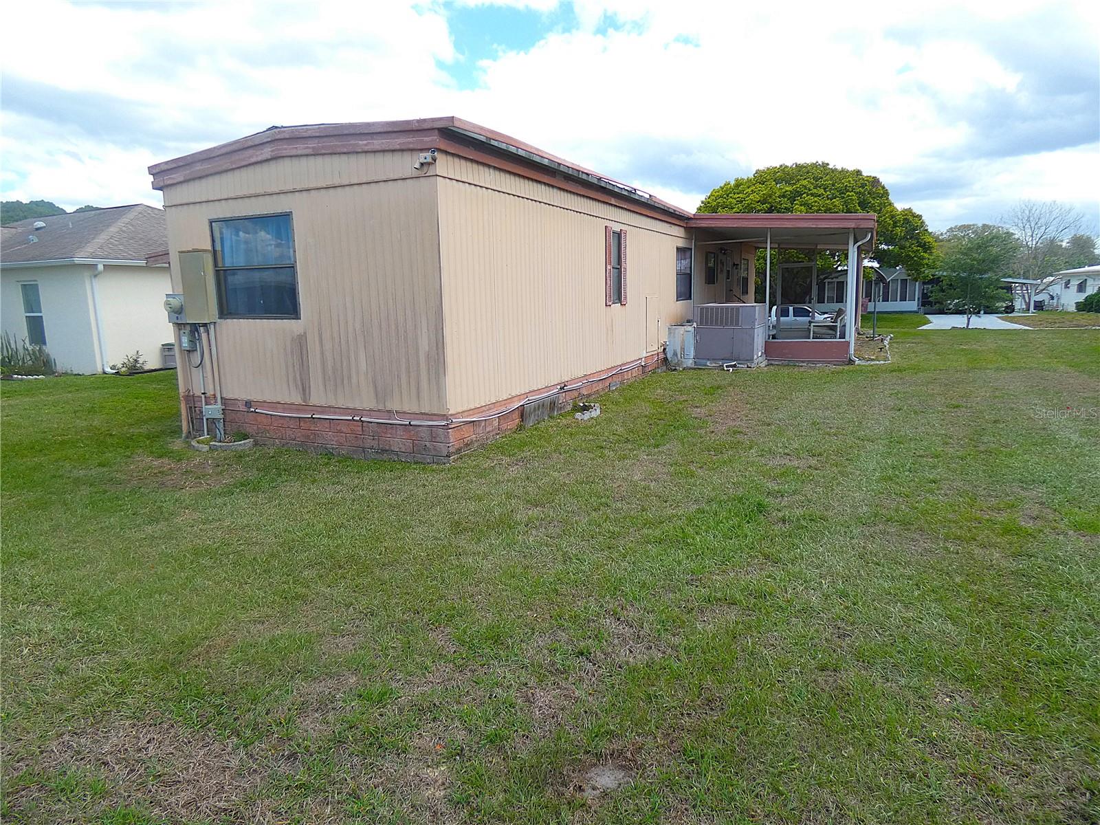 913 BEECHWOOD AVE, LADY LAKE, FL, 32159