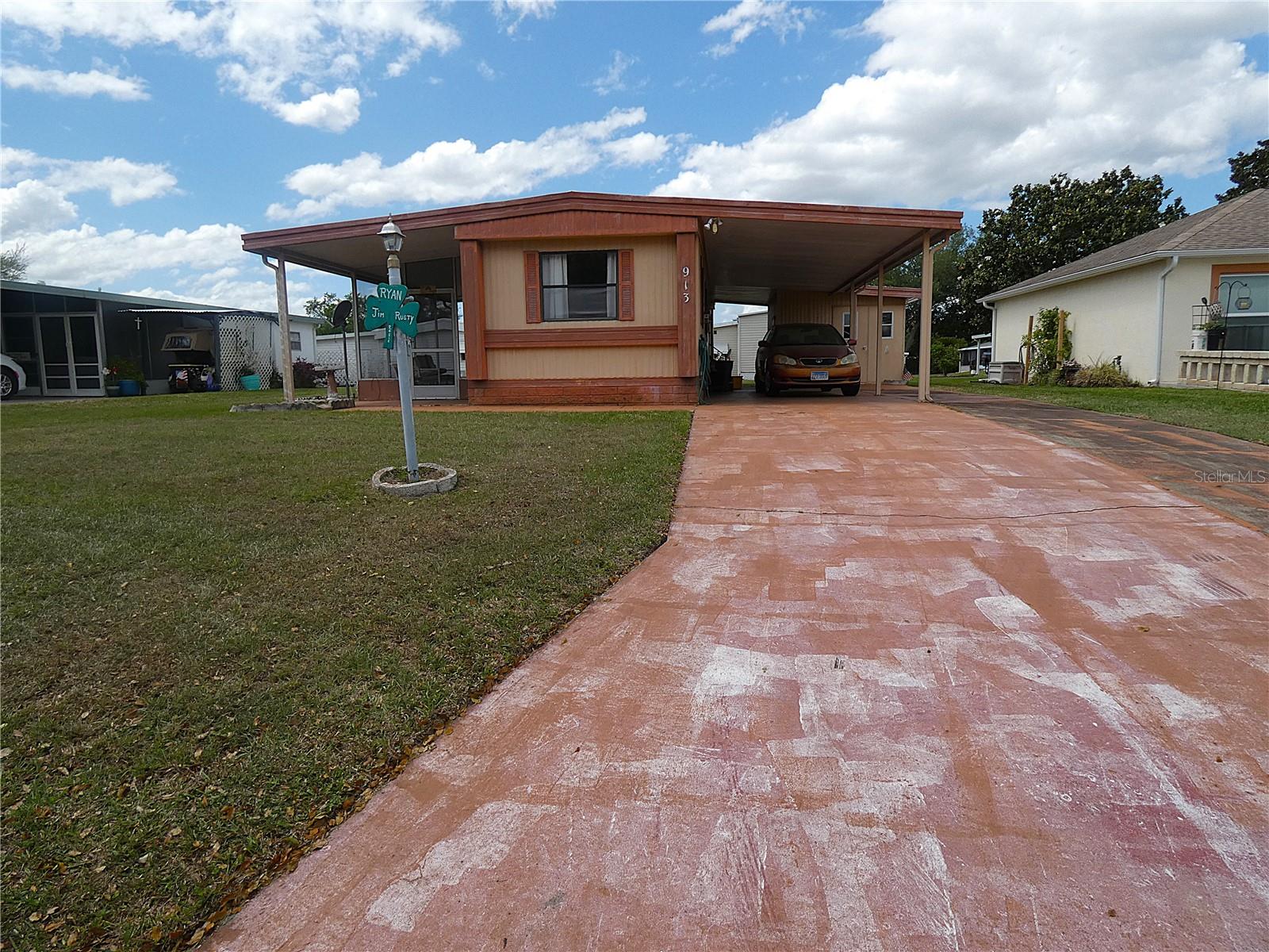 913 BEECHWOOD AVE, LADY LAKE, FL, 32159