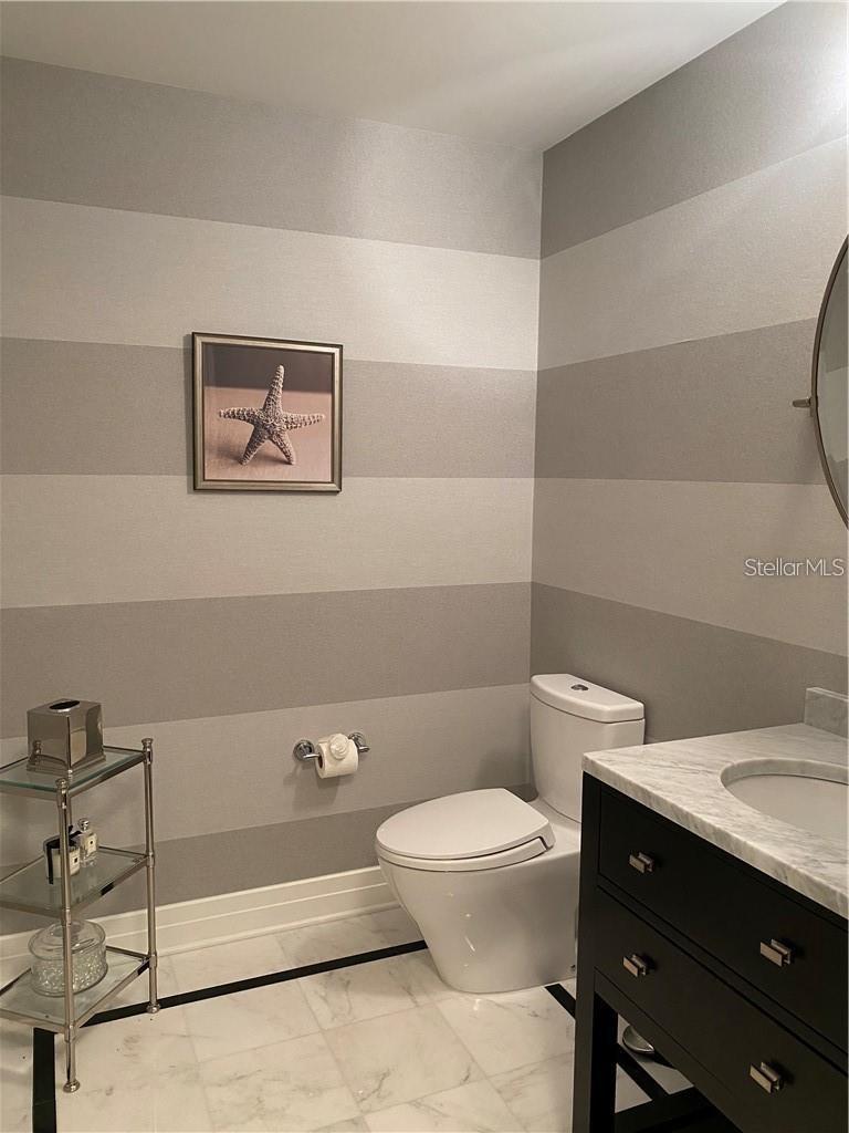 Powder room 1/2 bath