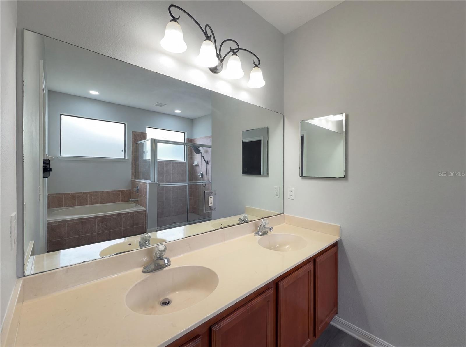 216 BLUE CRYSTAL DR, DELAND, FL, 32720