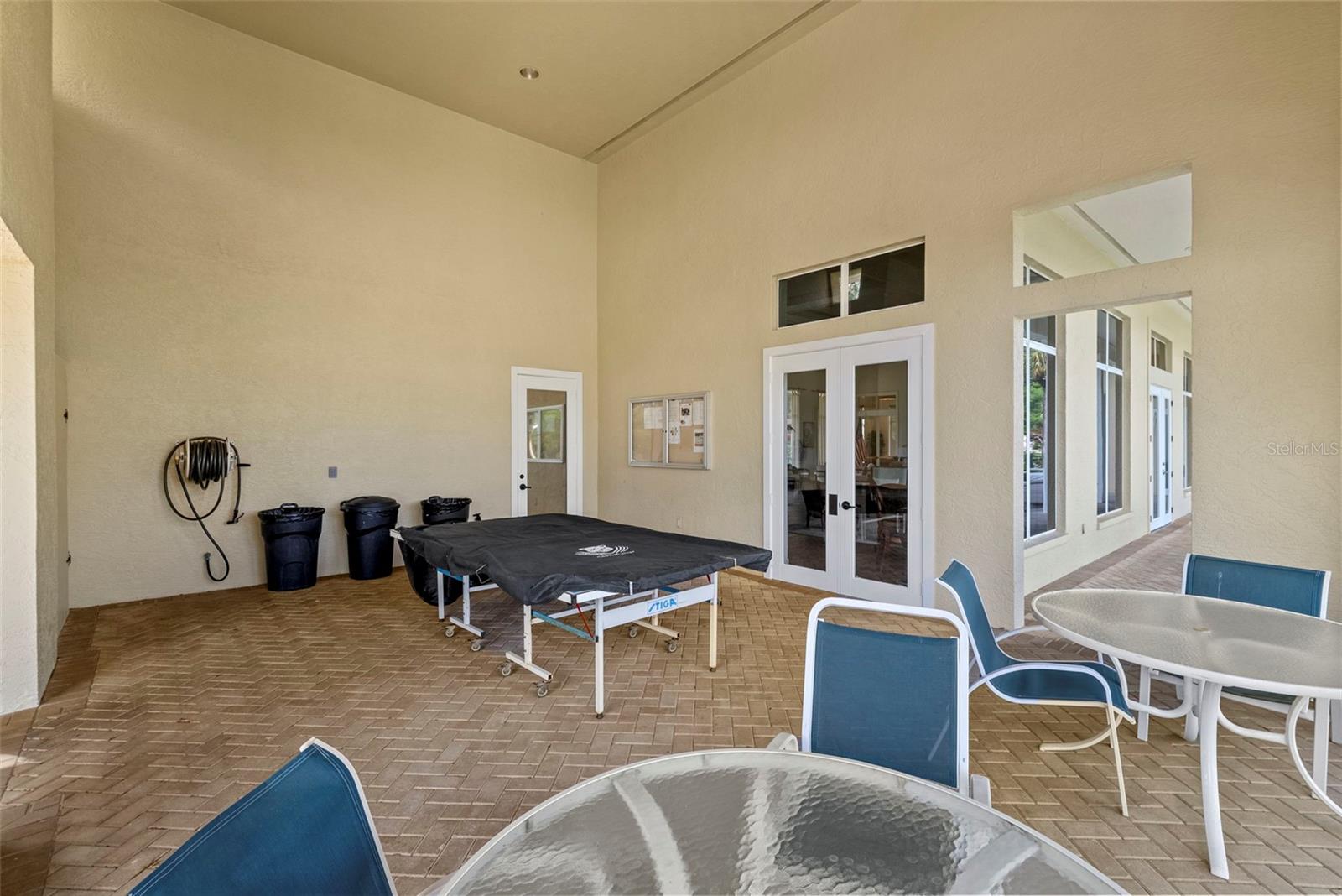 Club House - Ping Pong