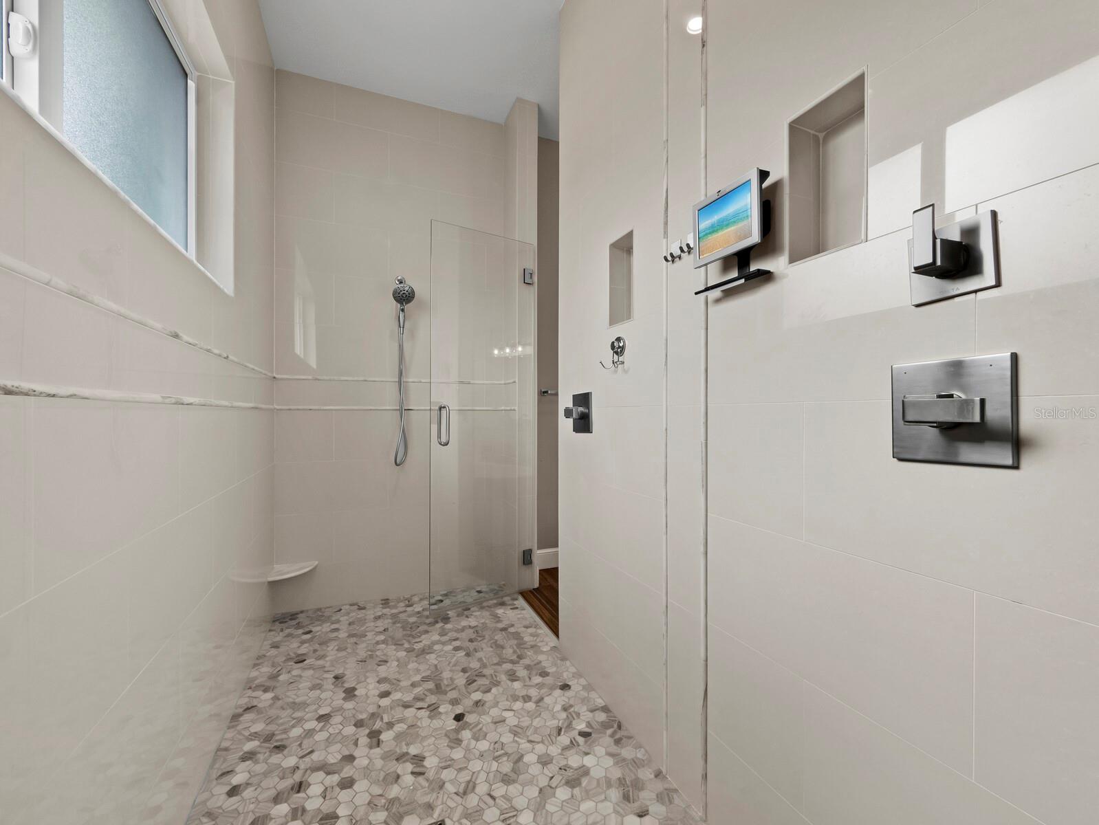 5618 BRITANNIA DR, SARASOTA, FL, 34231