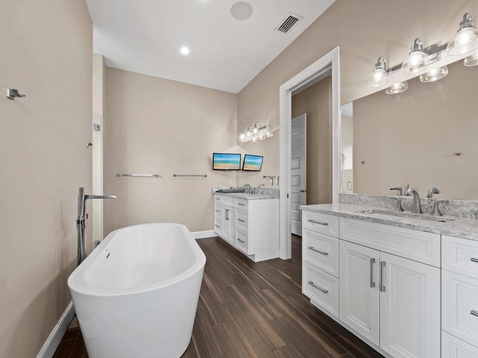 5618 BRITANNIA DR, SARASOTA, FL, 34231
