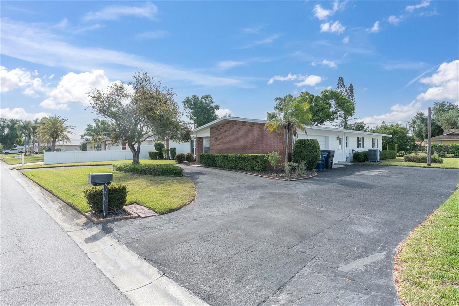 5511 10TH AVENUE DR W, BRADENTON, FL, 34209