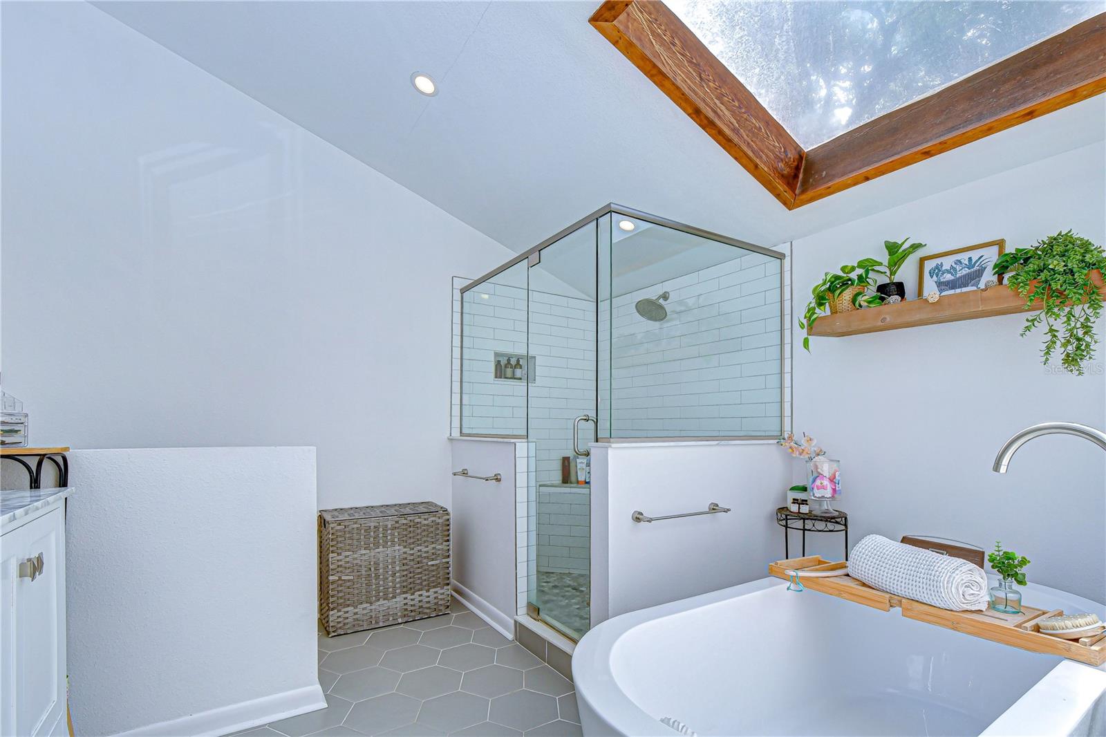 Updated en-suite bath with modern finishes.