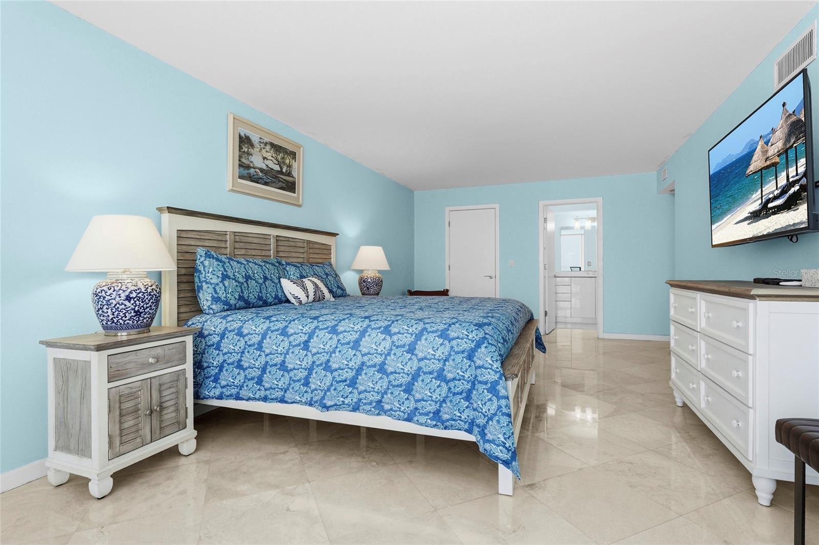 2425 GULF OF MEXICO DR #8C, LONGBOAT KEY, FL, 34228