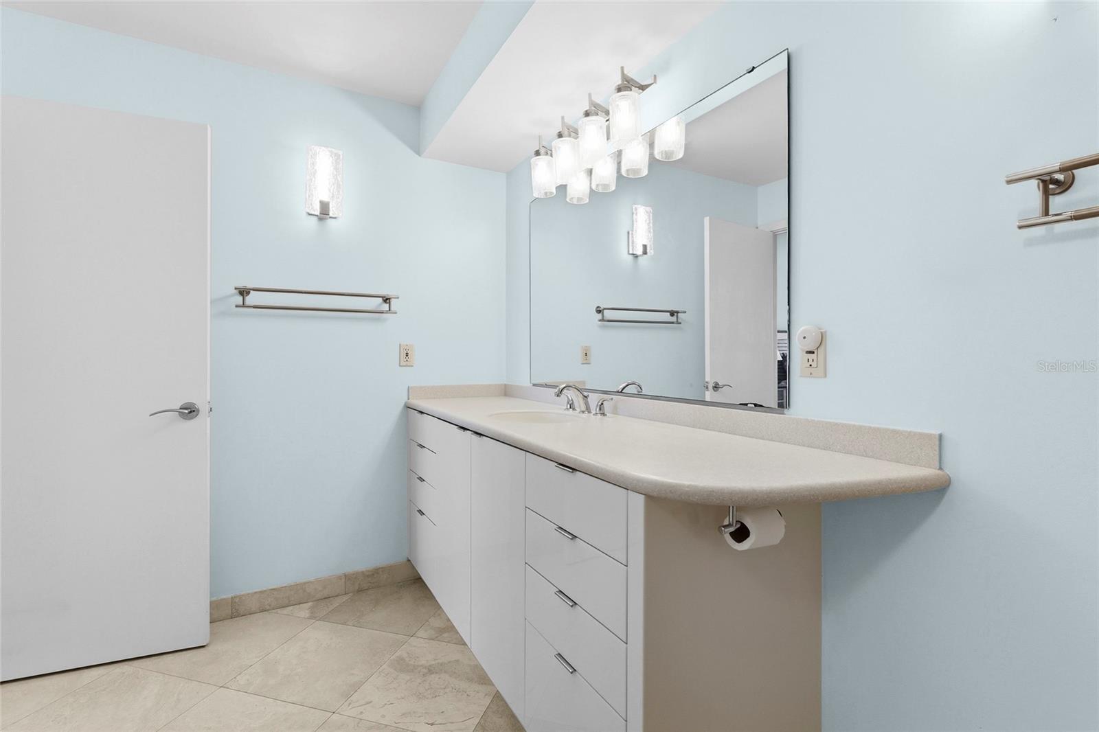 2425 GULF OF MEXICO DR #8C, LONGBOAT KEY, FL, 34228