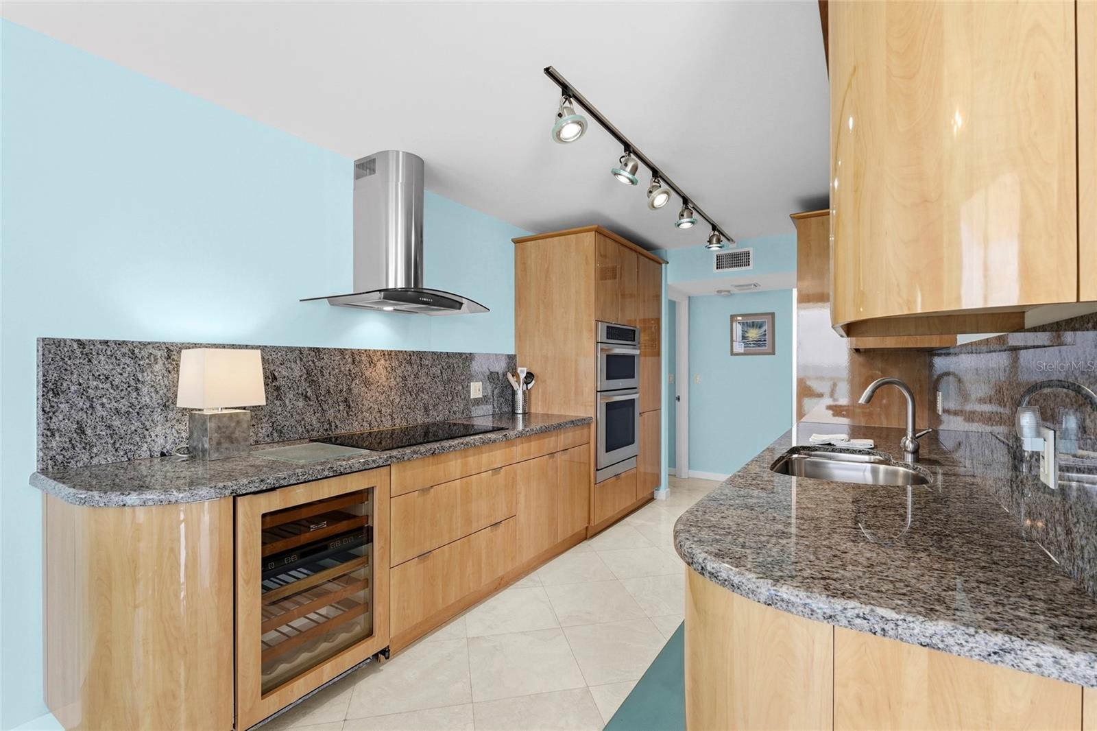 2425 GULF OF MEXICO DR #8C, LONGBOAT KEY, FL, 34228