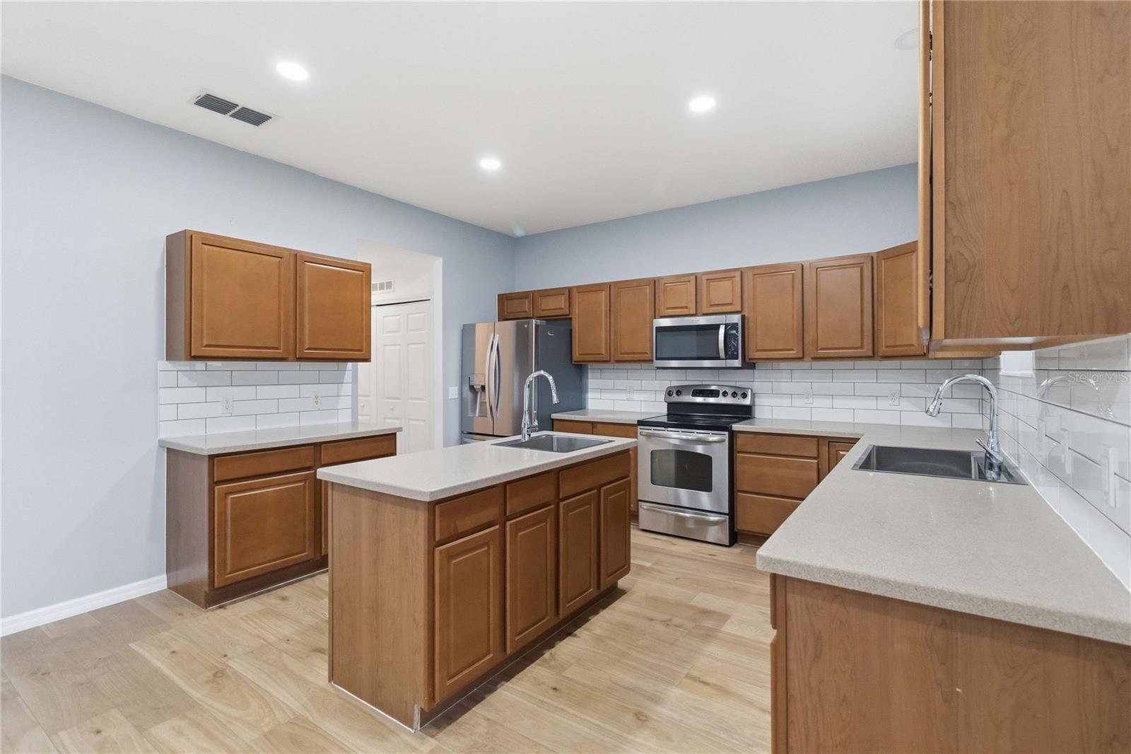 121 FESTIVE CT, CHULUOTA, FL, 32766