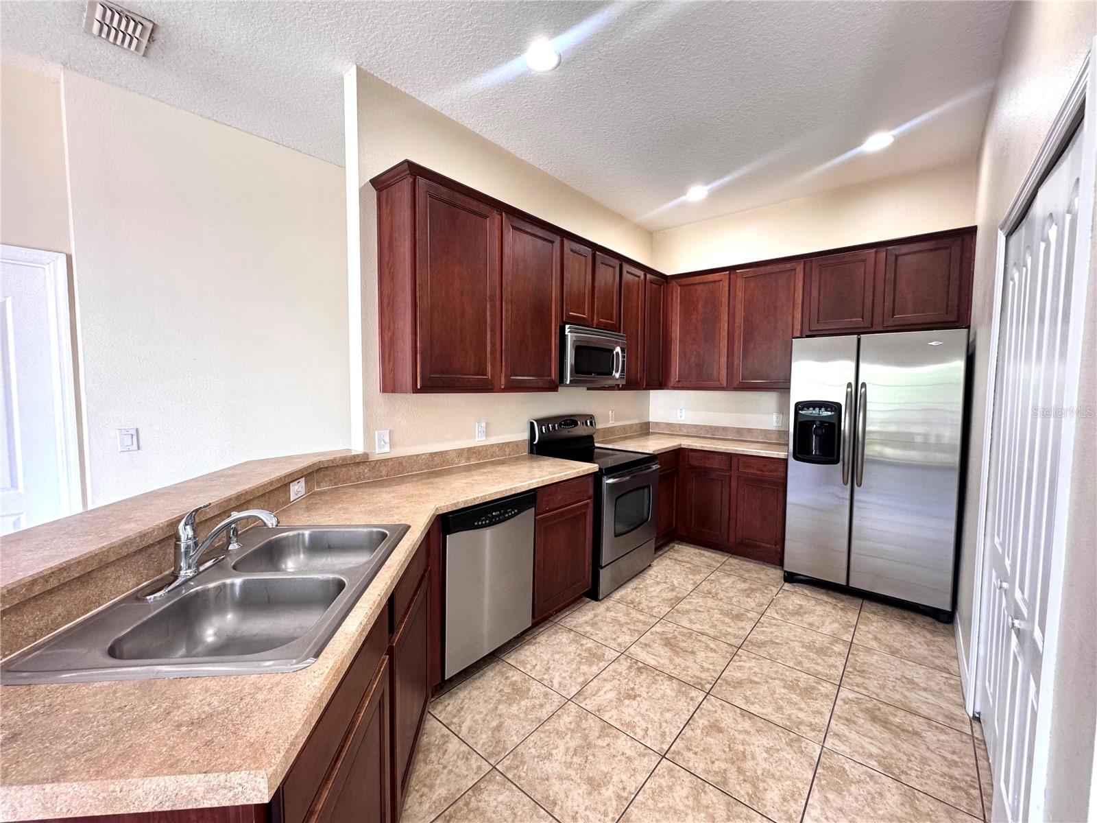 1985 ESTANCIA CIR, KISSIMMEE, FL, 34741