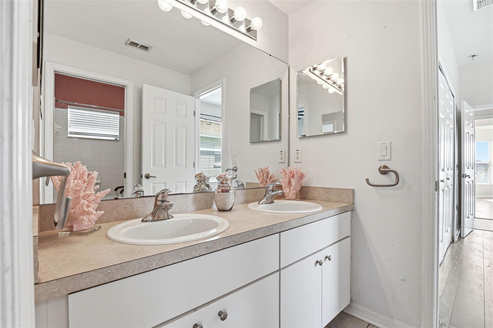 13706 ARTESA BELL DR, RIVERVIEW, FL, 33579