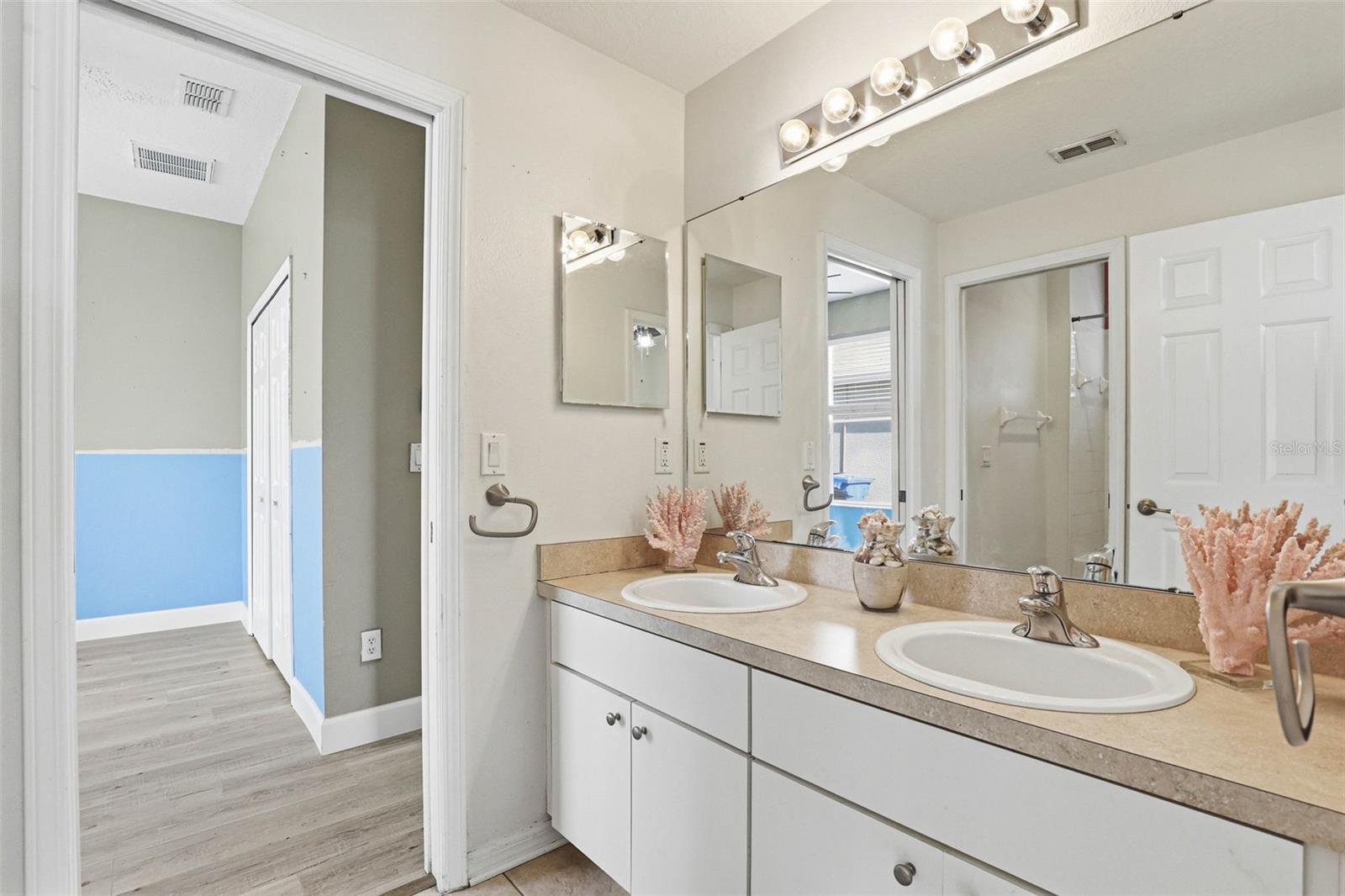 13706 ARTESA BELL DR, RIVERVIEW, FL, 33579