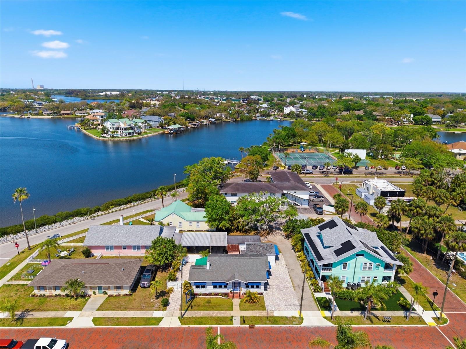 410 W LEMON ST, TARPON SPRINGS, FL, 34689