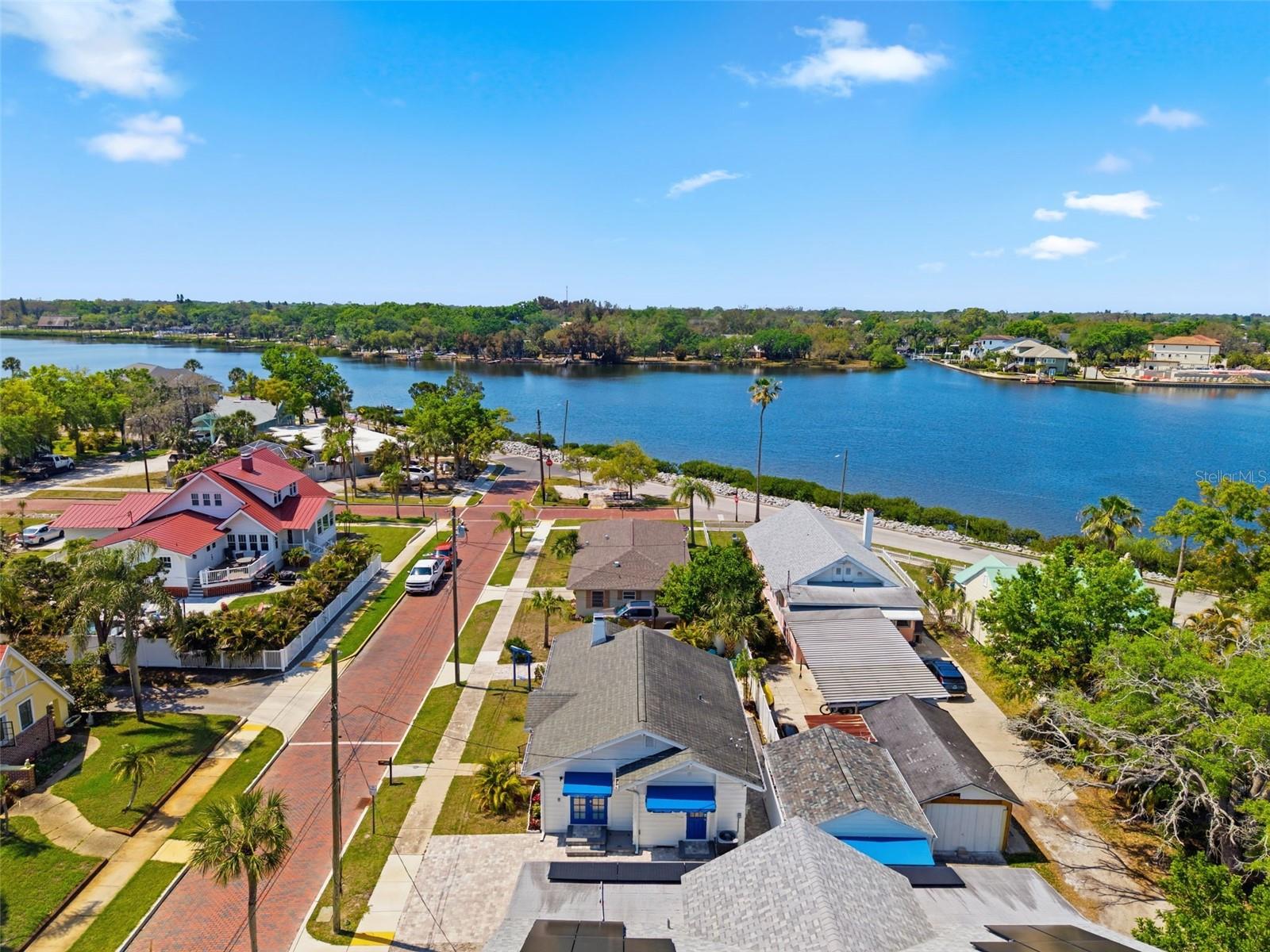 410 W LEMON ST, TARPON SPRINGS, FL, 34689