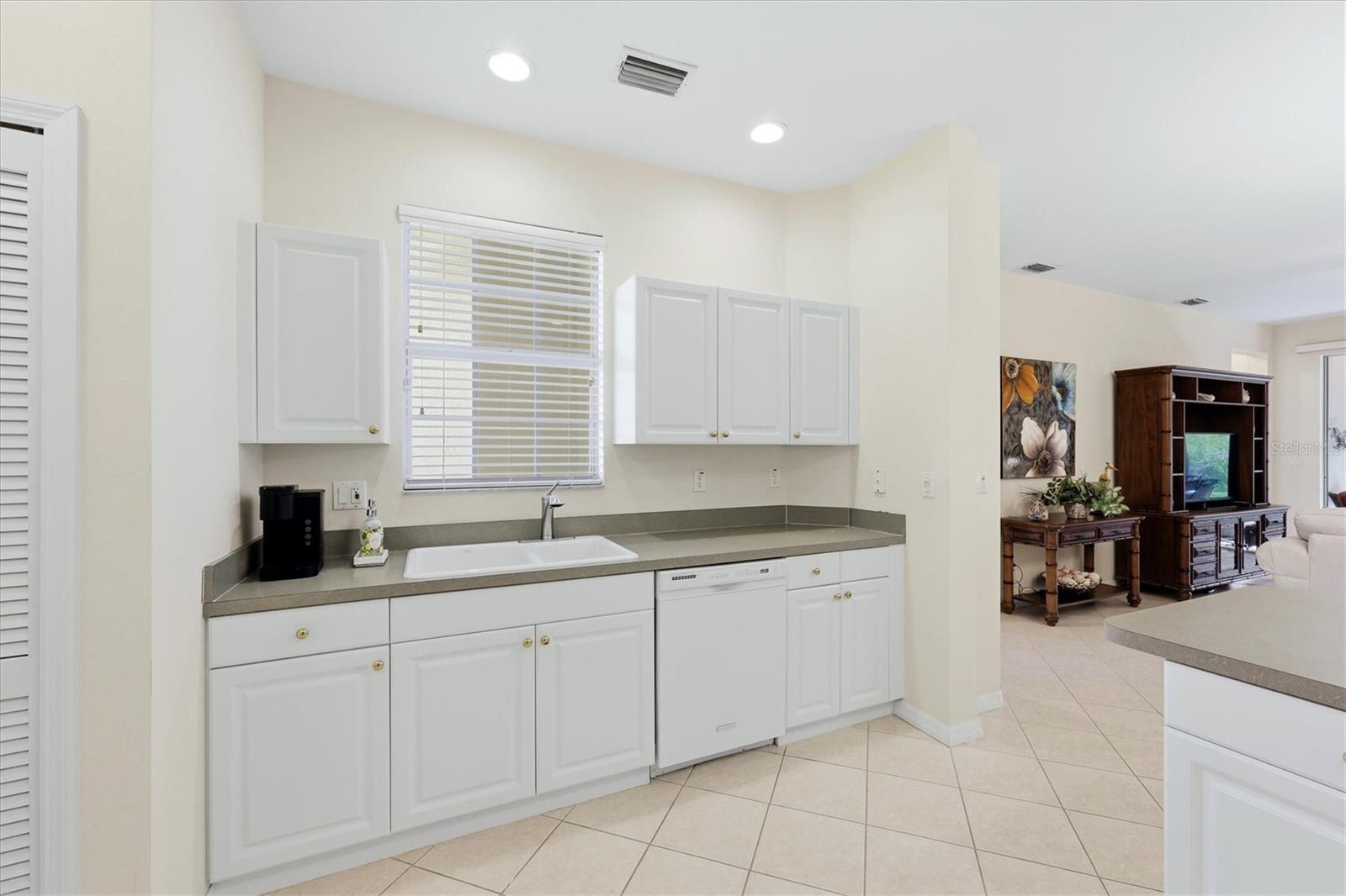 2438 MAGNOLIA CIR, NORTH PORT, FL, 34289