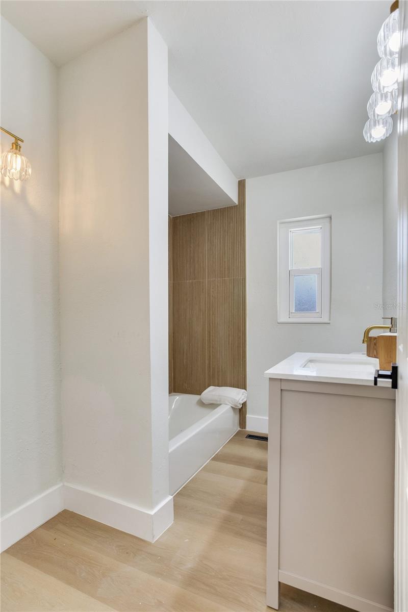 2753 VALENCIA DR, SARASOTA, FL, 34239