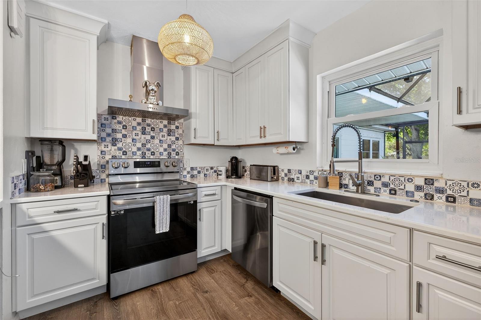 1760 75TH AVE N, ST PETERSBURG, FL, 33702