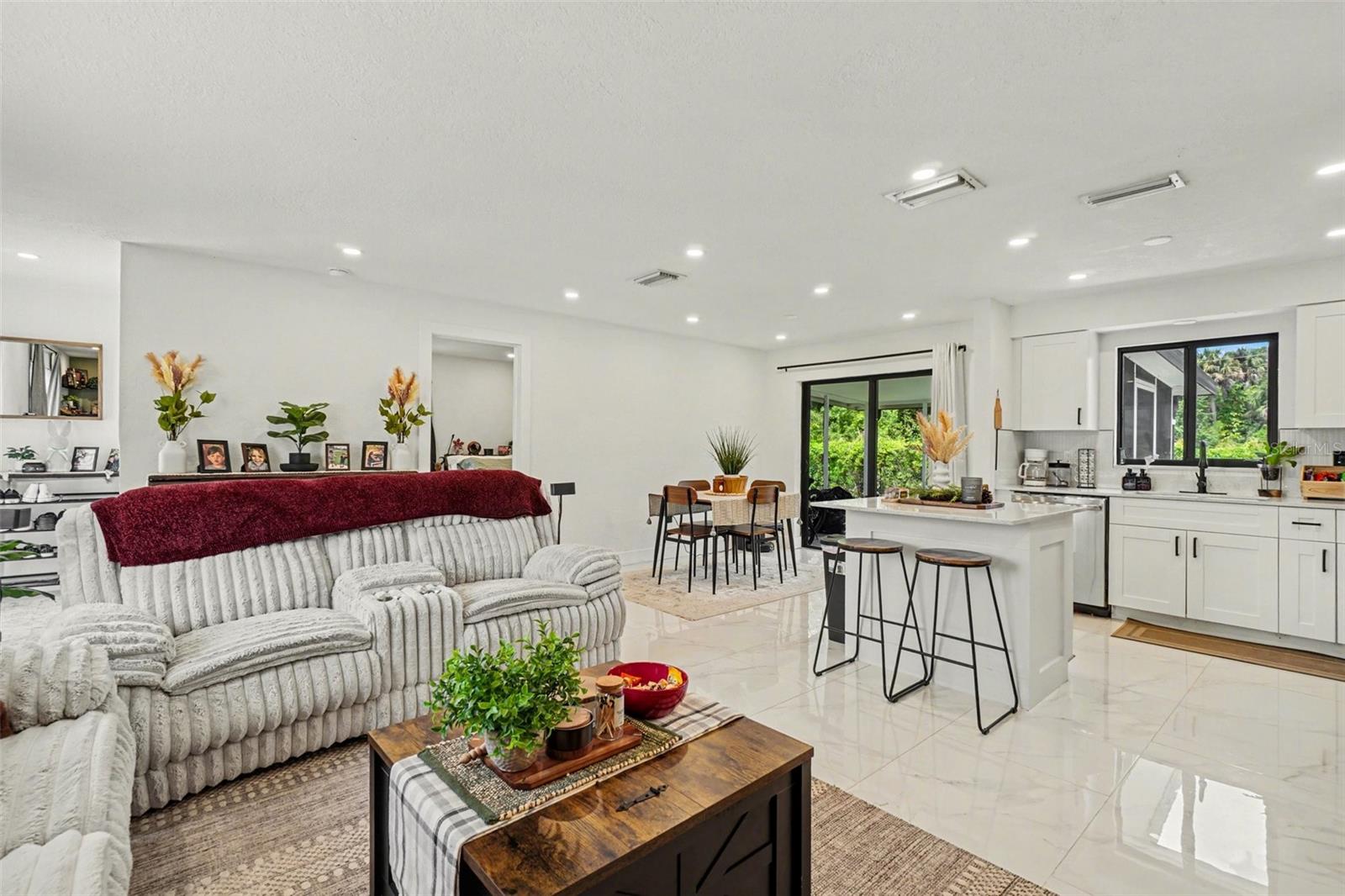 73 CARDINAL DR, NORTH FORT MYERS, FL, 33917