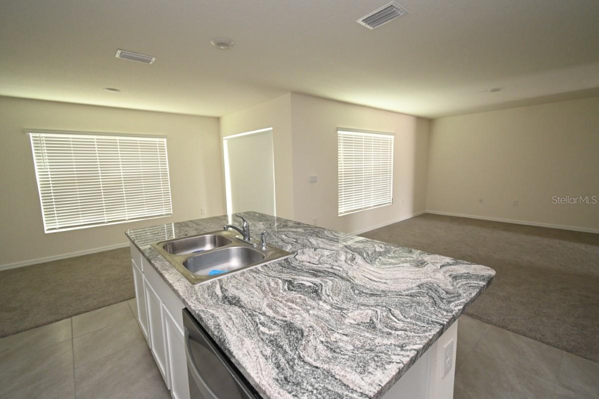 SOLID GRANIT SURFACE