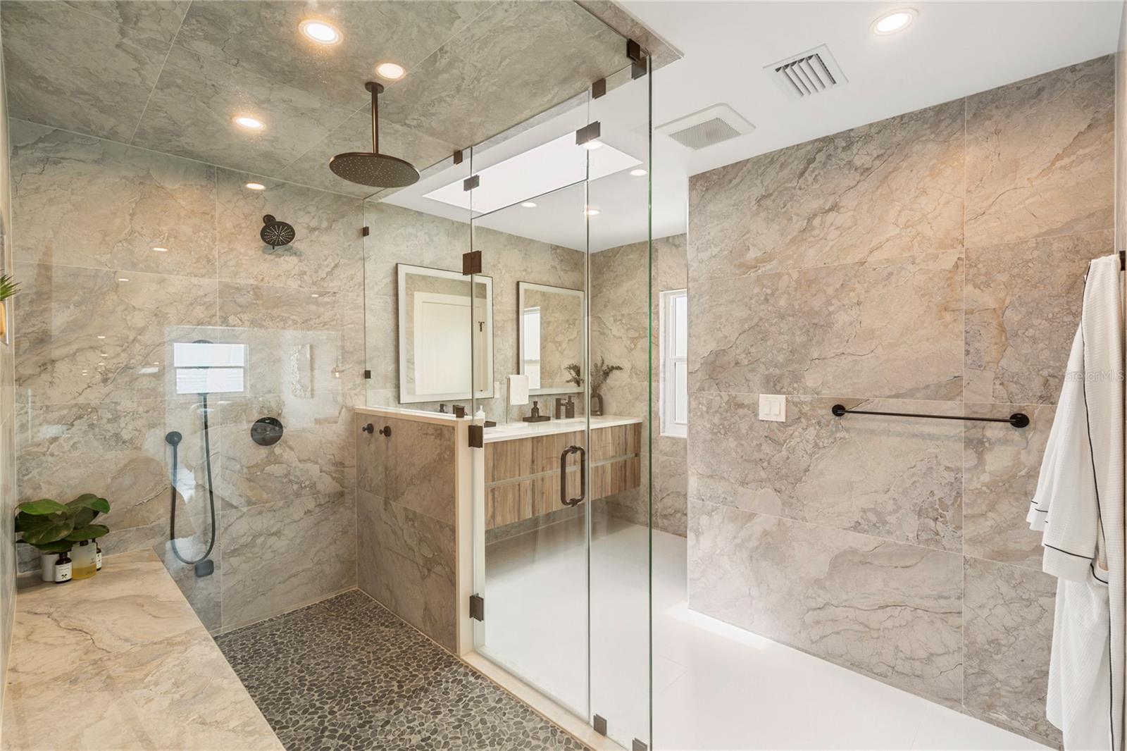 631 HARBOR IS, CLEARWATER BEACH, FL, 33767